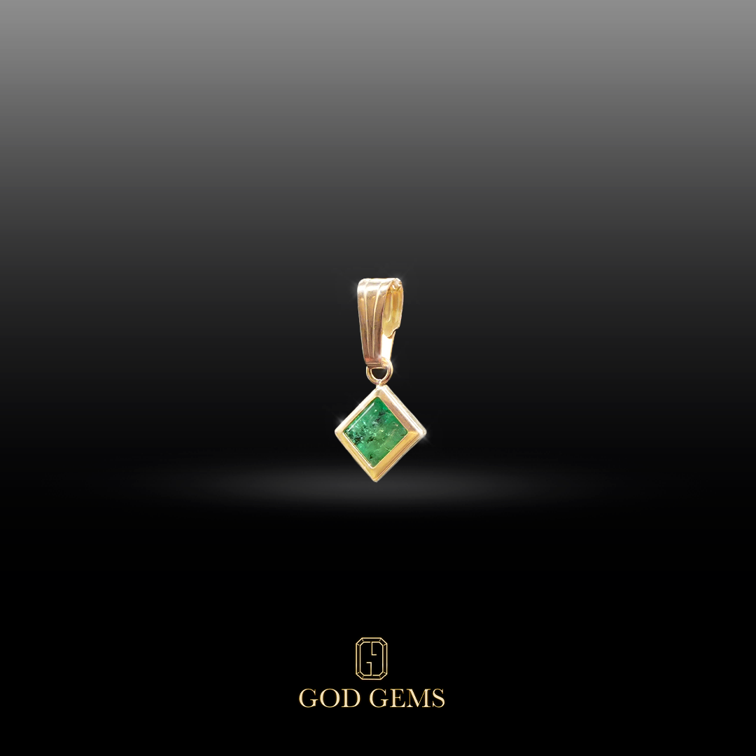 Dije de Esmeralda Colombiana con Montura en Oro 10K