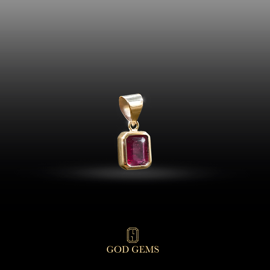 Dije de Rubí con Montura en Oro 14K